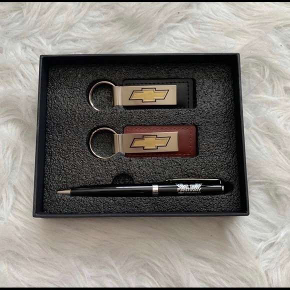 chevrolet Other - 🆕CHEVROLET ACCESSORIES 2 KEYCHAINS AND PEN